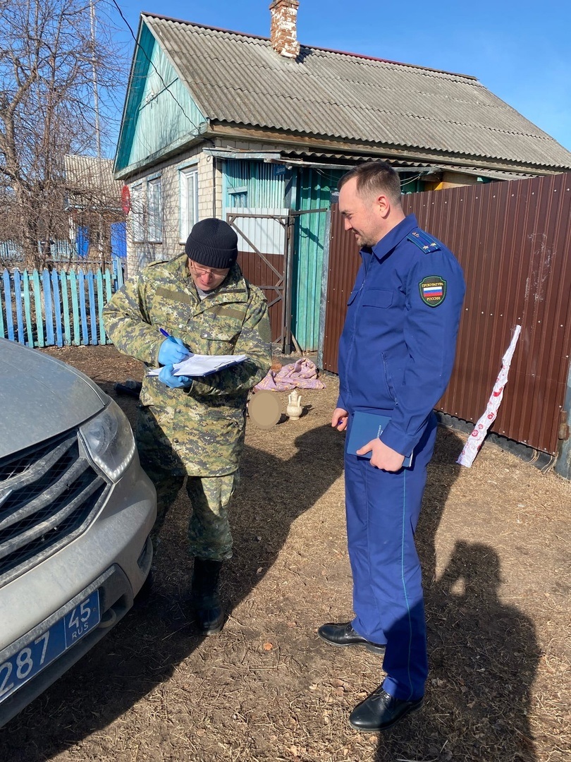 Прокуратура взяла на контроль расследование уголовного дела по факту убийства 38-летнего местного жителя в Сафакулевском районе.